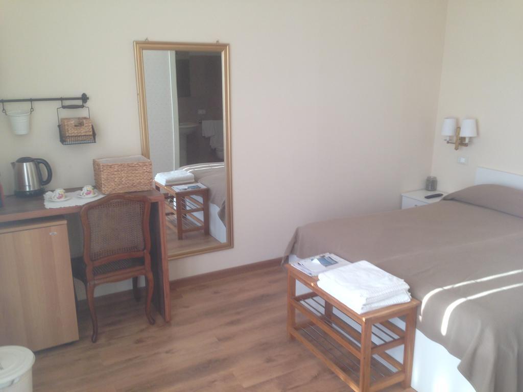 ホテルDal Generale Moniga del Garda 部屋 写真